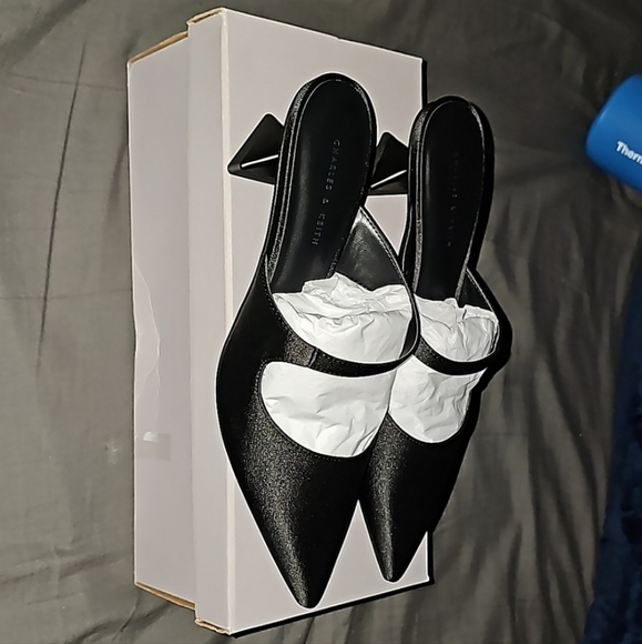 Asymmetric Sculptural Heel Pumps - Picture 6 of 6